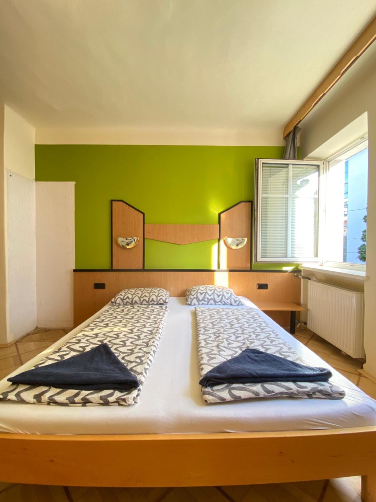 Affordable Central Rooms, 10-Min To Lugner City Vienna Exterior photo