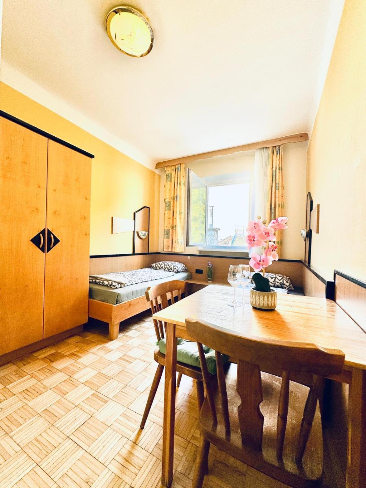 Affordable Central Rooms, 10-Min To Lugner City Vienna Exterior photo