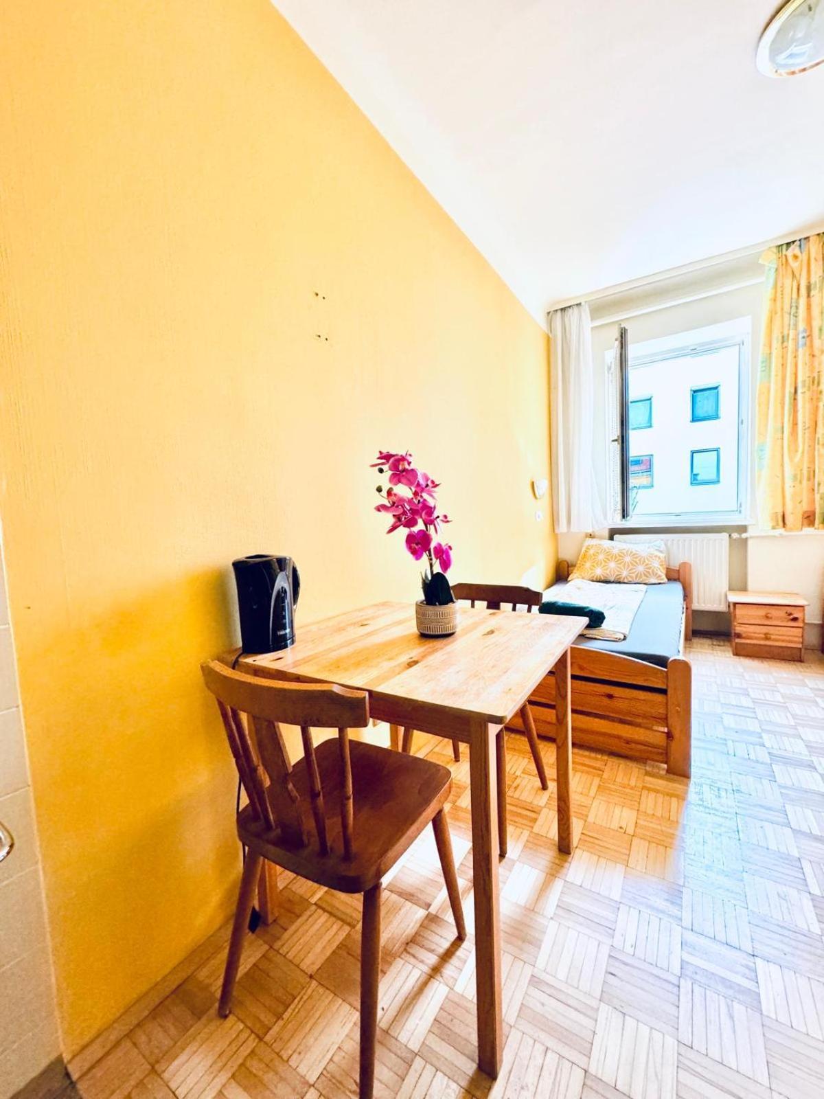 Affordable Central Rooms, 10-Min To Lugner City Vienna Exterior photo