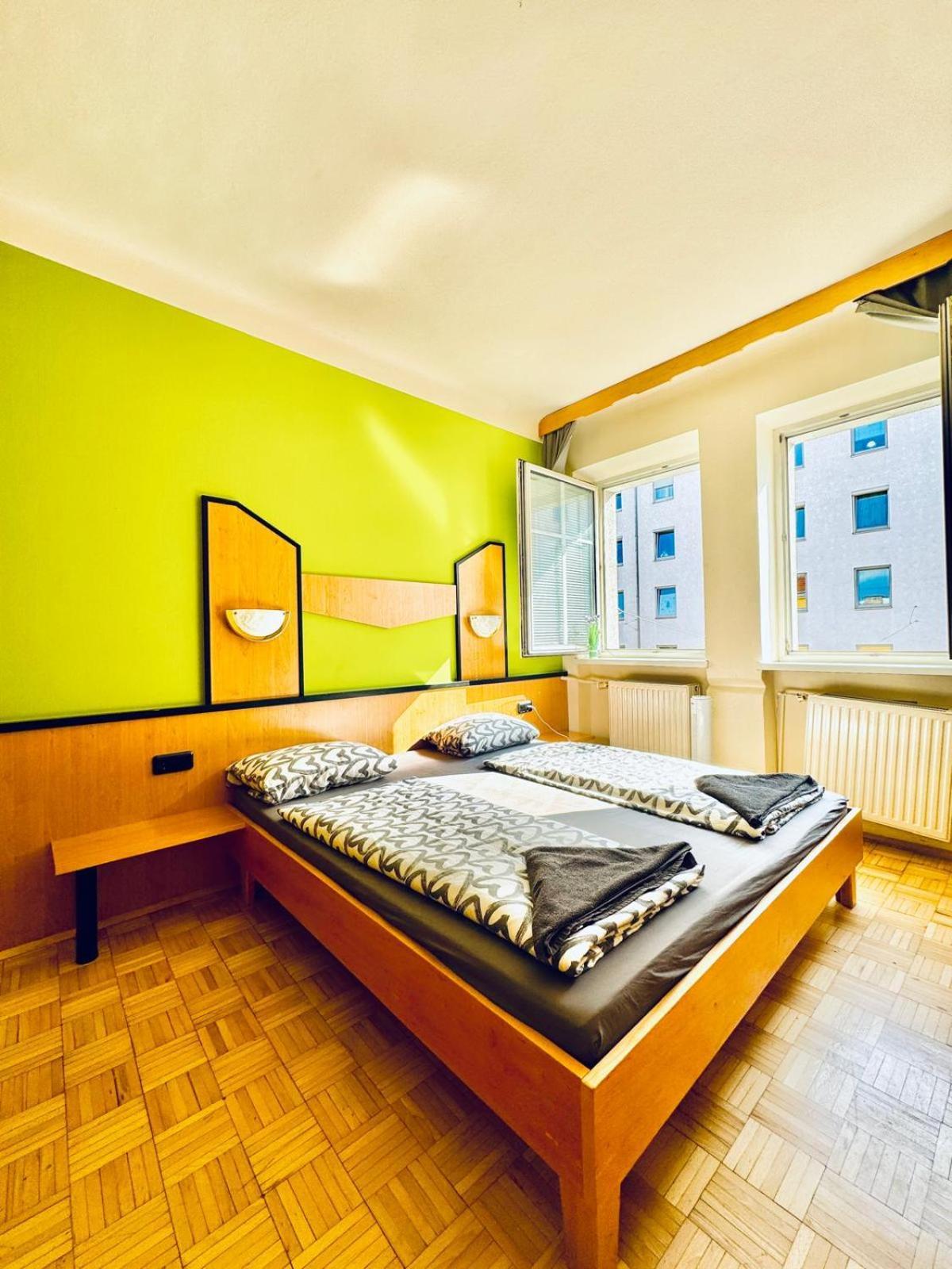 Affordable Central Rooms, 10-Min To Lugner City Vienna Exterior photo