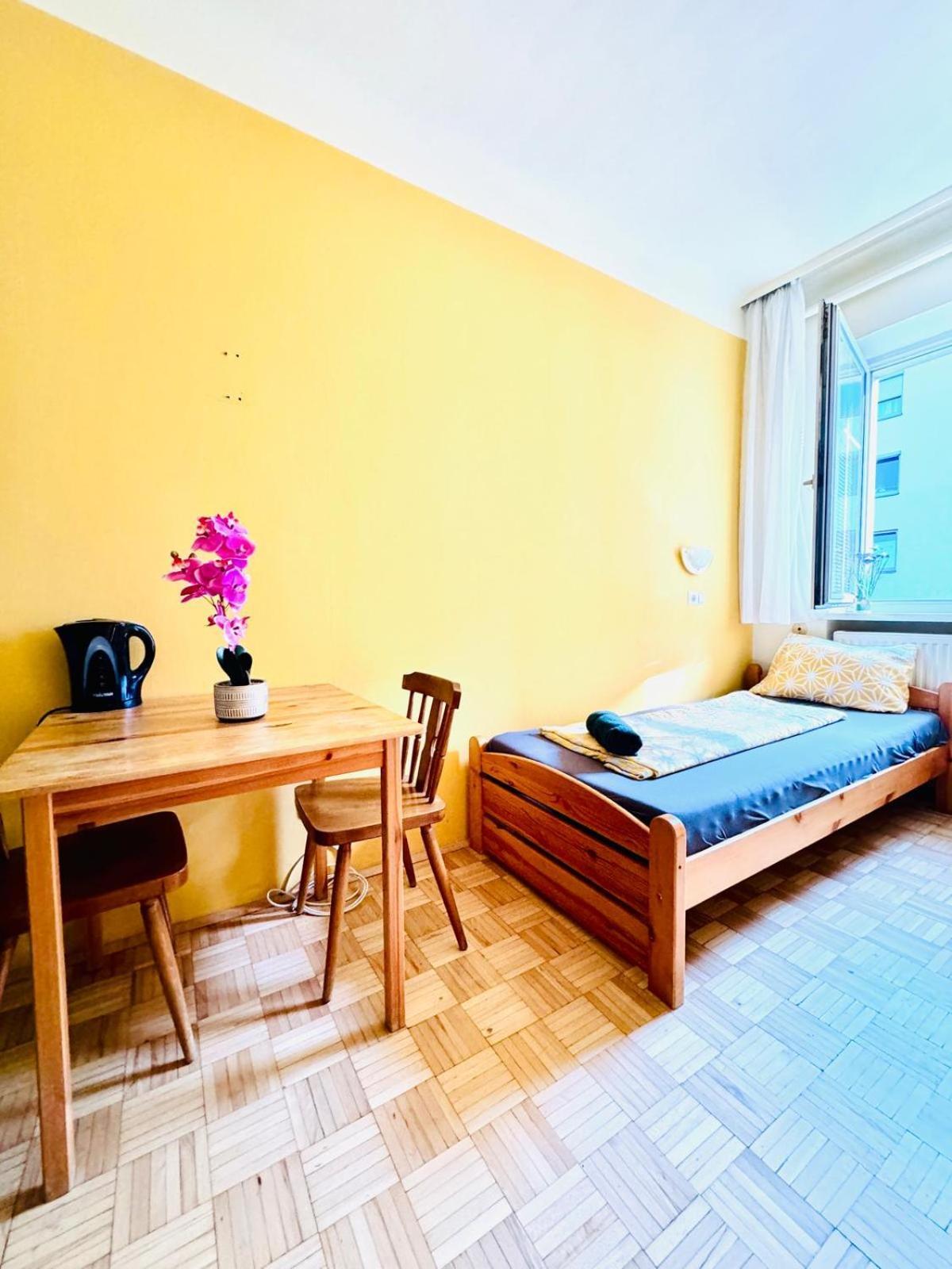 Affordable Central Rooms, 10-Min To Lugner City Vienna Exterior photo