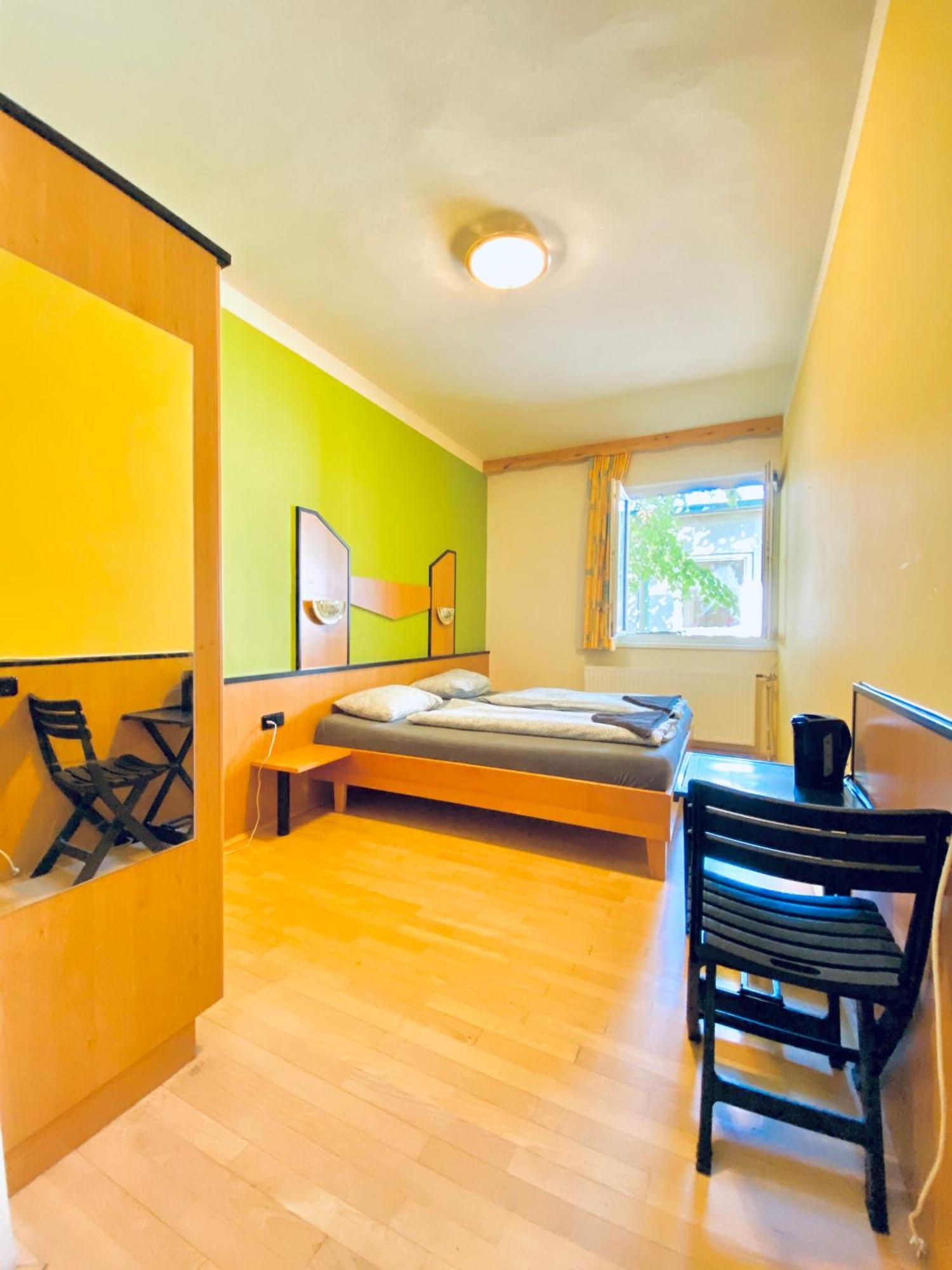 Affordable Central Rooms, 10-Min To Lugner City Vienna Exterior photo